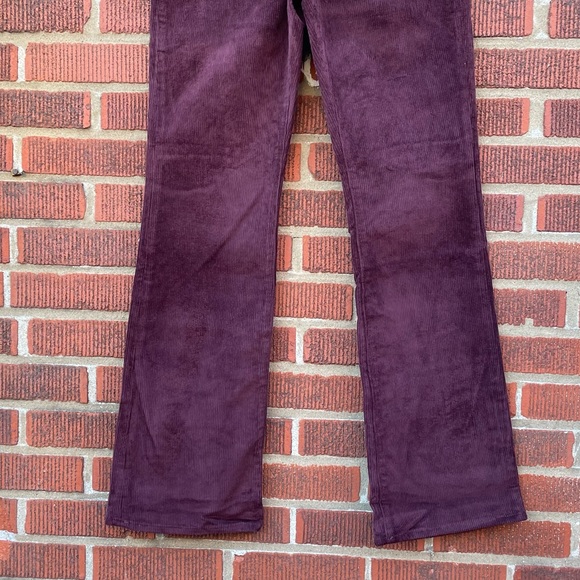 🆕 Levi's Ribcage Bootcut Boot Cut Corduroy Pants - Picture 5 of 14